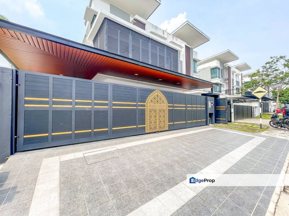 Fully Renovated 3 Storey Bungalow With private Swimming Pool at Lambaian Residence , Selangor, Bangi