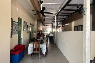 Taman Naluri Indah (Villa Primero)