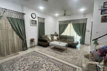 Taman Naluri Indah (Villa Primero)