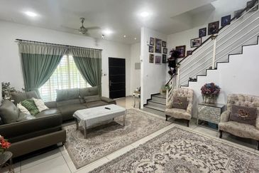 Taman Naluri Indah (Villa Primero)