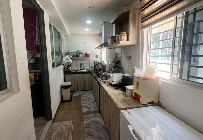 Taman Naluri Indah (Villa Primero)