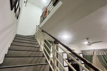 Taman Naluri Indah (Villa Primero)