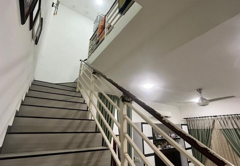 Taman Naluri Indah (Villa Primero)