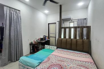 Taman Naluri Indah (Villa Primero)