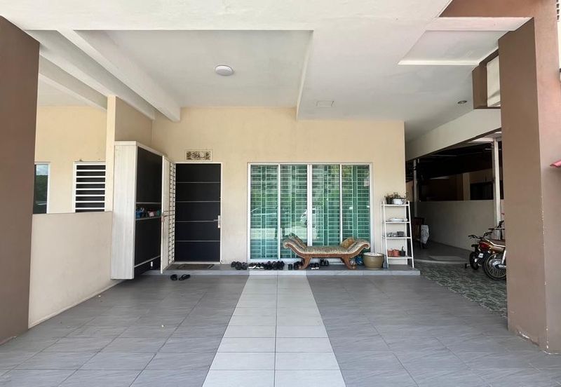 Taman Naluri Indah (Villa Primero)