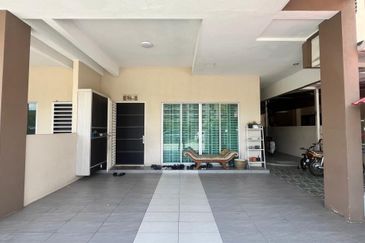 Taman Naluri Indah (Villa Primero)