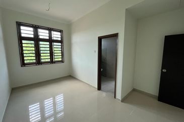 Lengkok Sungai Emas 1