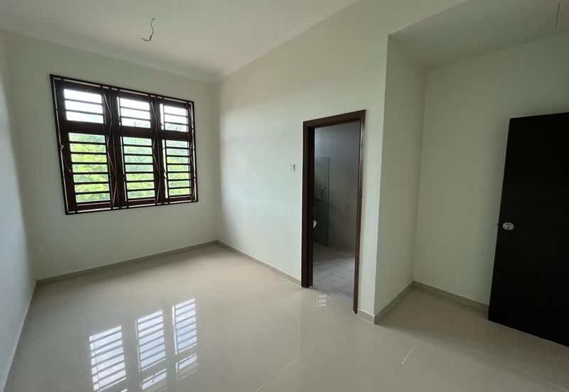 Lengkok Sungai Emas 1