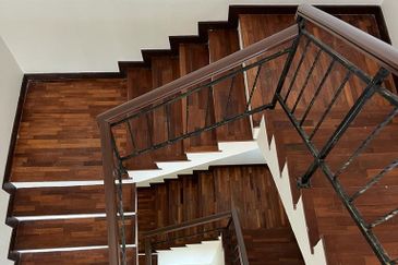 Lengkok Sungai Emas 1