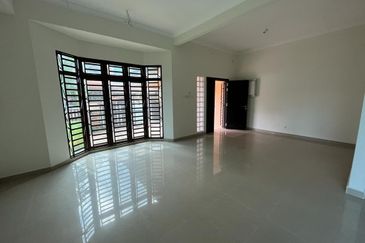 Lengkok Sungai Emas 1