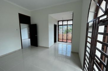 Lengkok Sungai Emas 1