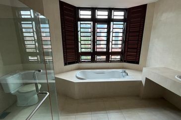 Lengkok Sungai Emas 1