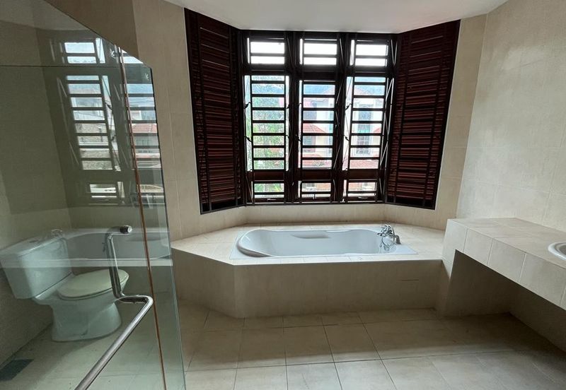 Lengkok Sungai Emas 1