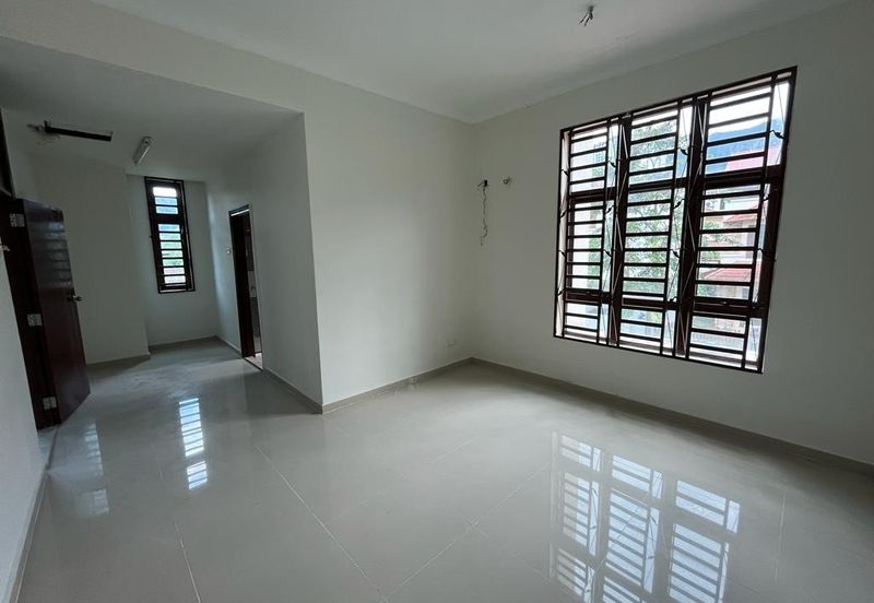 Lengkok Sungai Emas 1