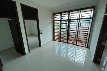 Lengkok Sungai Emas 1