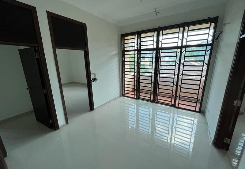 Lengkok Sungai Emas 1