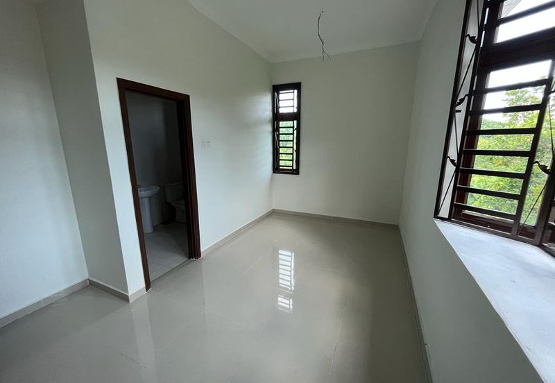 Lengkok Sungai Emas 1