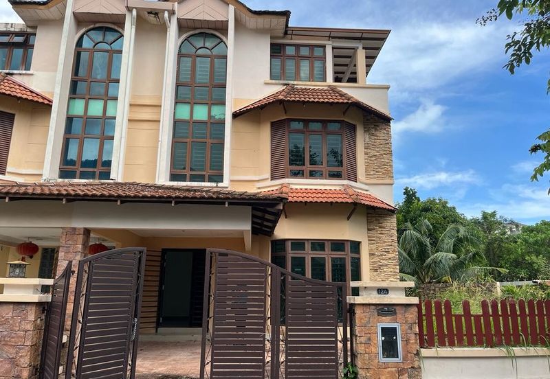 Lengkok Sungai Emas 1