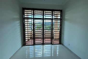 Lengkok Sungai Emas 1