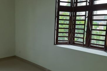 Lengkok Sungai Emas 1