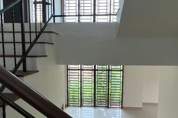 Lengkok Sungai Emas 1