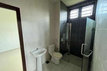 Lengkok Sungai Emas 1