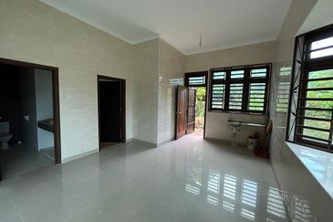 Lengkok Sungai Emas 1