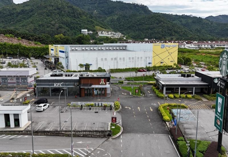 Botanica.CT Balik Pulau Drive-Thru Retail Building For Rent