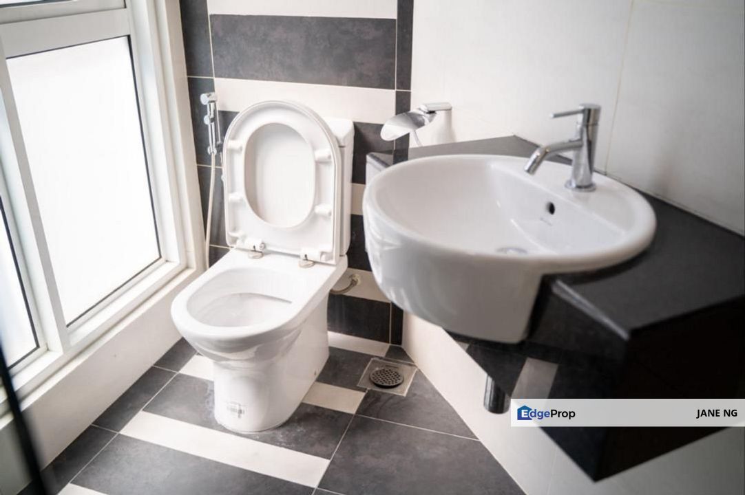 Central Residence,Sungai Besi, master room double bed with private bathroom for rent ,FREE WIFI, FREE fully furnished, renovated,good condition , Kuala Lumpur, Salak Selatan