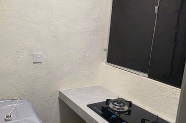 Bandar Sungai Long,Cheras nearby UTAR College for rent, fully furnisnhed, 3 bedrooms, RM1100 only!!