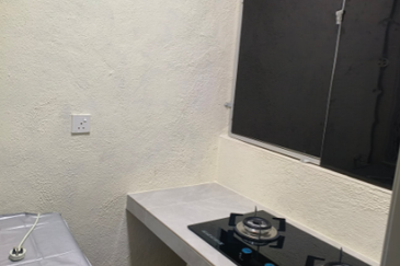 Sungai Long 3 Room 2 Bathroom Apartment: Pangsapuri Sena 