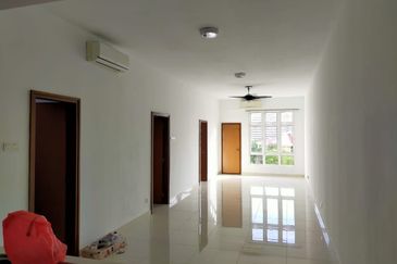 Royal Regent Sri Putramas III