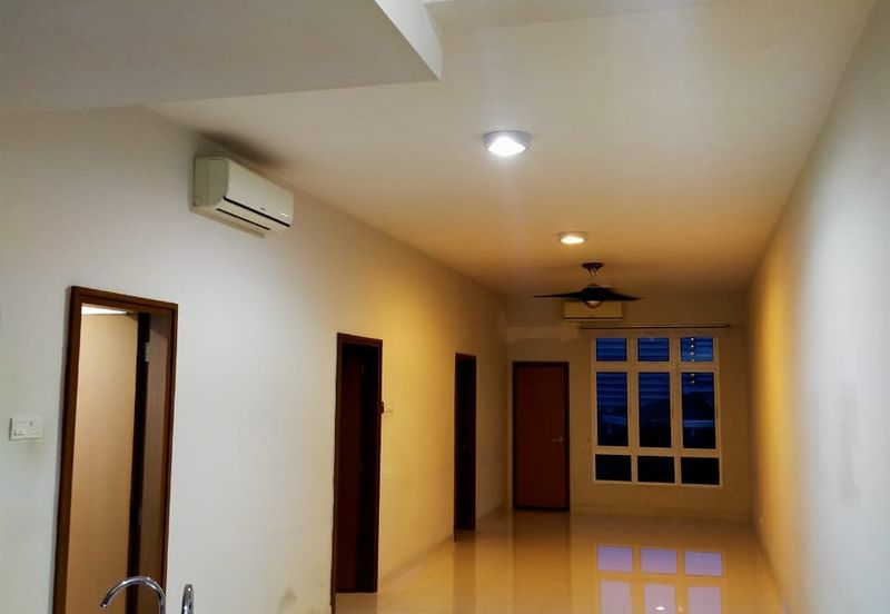 Royal Regent Sri Putramas III