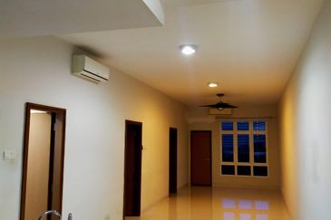 Royal Regent Sri Putramas III