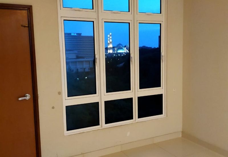 Royal Regent Sri Putramas III