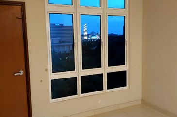 Royal Regent Sri Putramas III