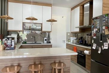 16 Quartz Melawati Condominium