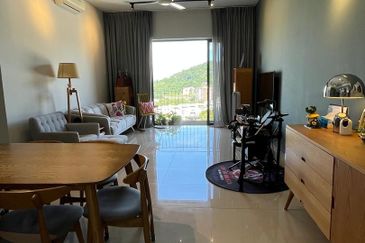 16 Quartz Melawati Condominium