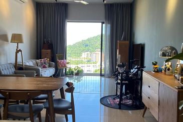 16 Quartz Melawati Condominium