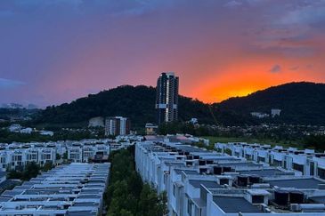 16 Quartz Melawati Condominium