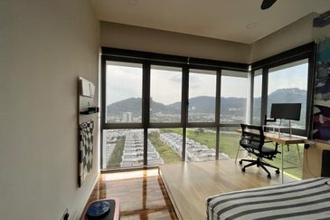 16 Quartz Melawati Condominium