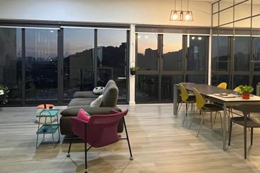 16 Quartz Melawati Condominium