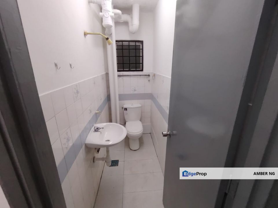 Semi Furnished @ Genting Court Condo, Setapak Kuala Lumpur High Floor 3 rooms New Painted & Refurbished for Rent, Kuala Lumpur, Setapak