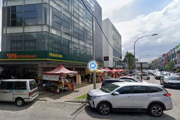 ROI 4.7%   3 Storey Shop for sale @ Lake Fields Jalan Tasik Utama, Lakefields, Sungai Besi, Kuala Lumpur