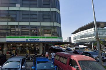 ROI 4.7%   3 Storey Shop for sale @ Lake Fields Jalan Tasik Utama, Lakefields, Sungai Besi, Kuala Lumpur