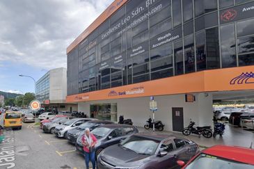 ROI 4.7%   3 Storey Shop for sale @ Lake Fields Jalan Tasik Utama, Lakefields, Sungai Besi, Kuala Lumpur