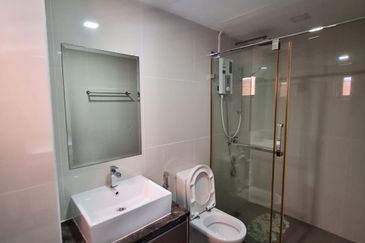 Royalle Condominium @ North Kiara