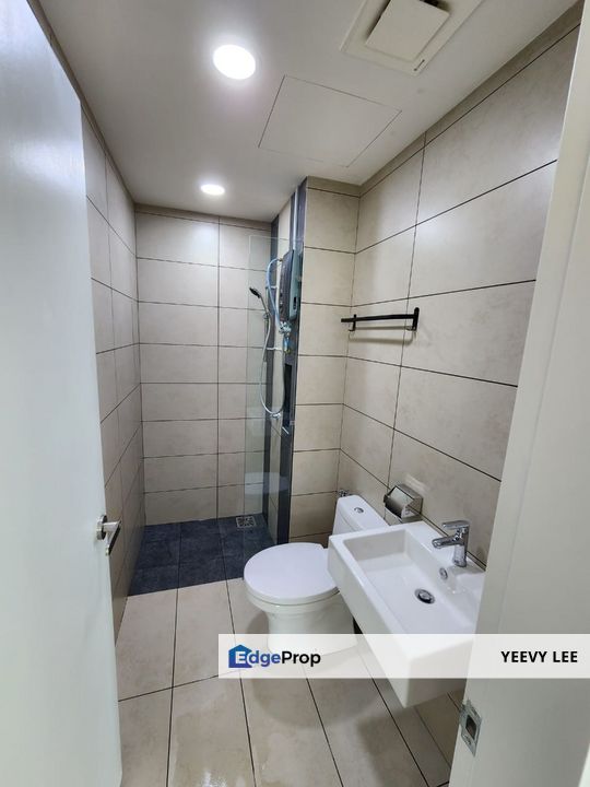 Freehold Plaza Kelana Jaya 3 Rooms Unit Facing Lake For Sale, Selangor, Kelana Jaya