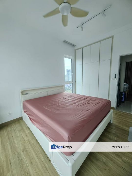 Freehold Plaza Kelana Jaya Well Maintained Unit Facing Lake For Sale, Selangor, Kelana Jaya