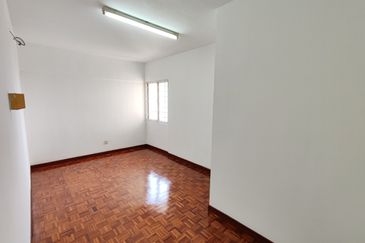 Freehold Sri Intan 2 Condo Newly Refurbished Unit For Sale